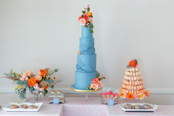 Blue and orange wedding décor