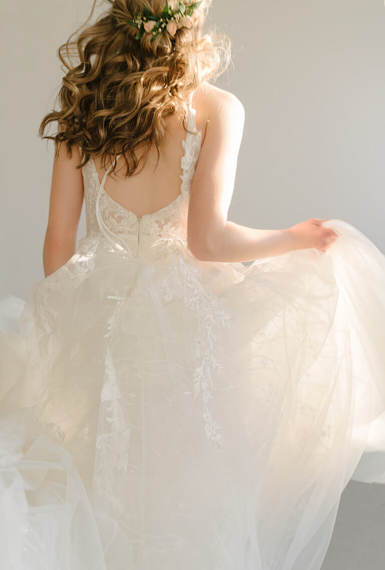 Crisp & clean: minimalist décor inspiration - Today's Bride
