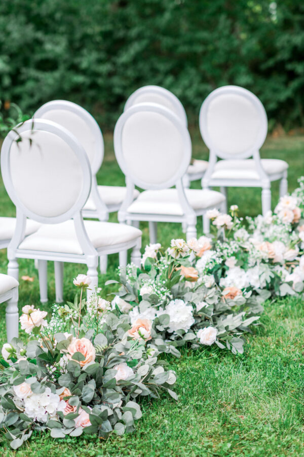 outdoor wedding flower decor