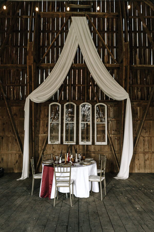 barn wedding decor