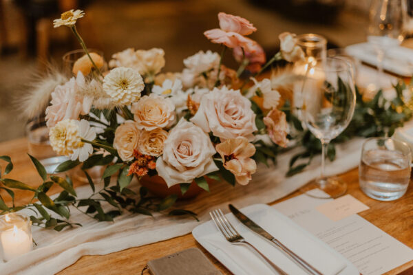 restaurant wedding decor flowers