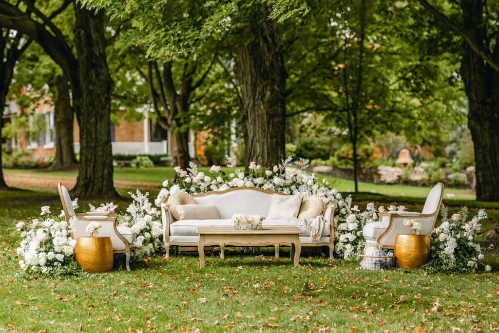 Bring the indoors, outdoors for the perfect wedding décor! - Today's Bride