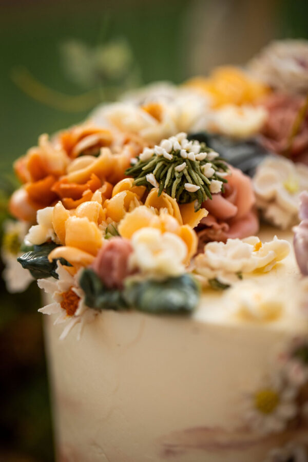 outdoor wedding cake