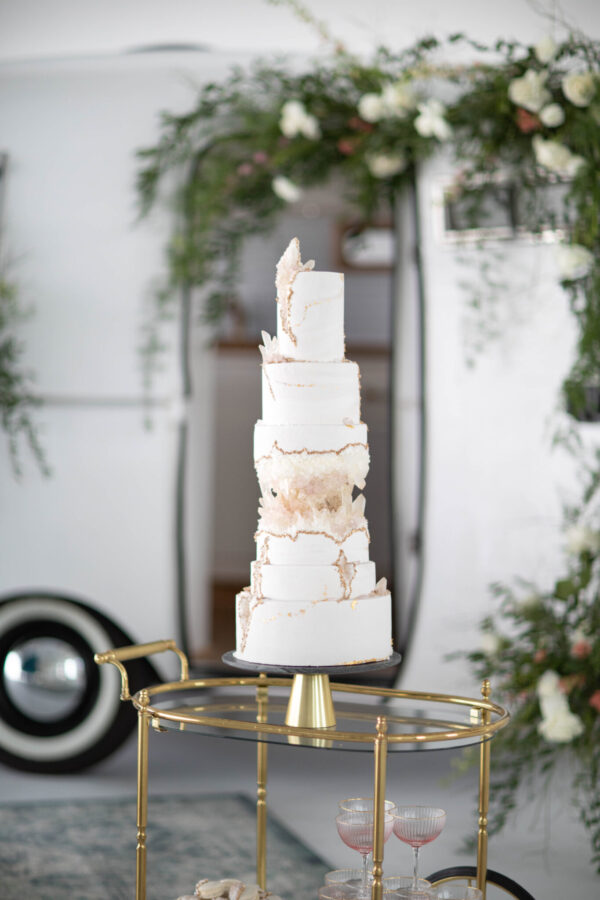 vintage wedding cake inspo