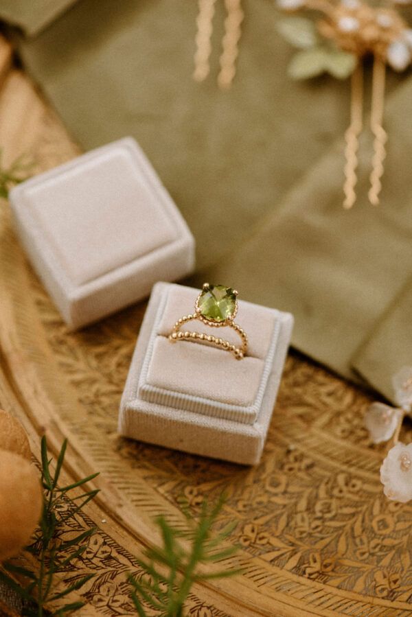 green wedding rings inspo