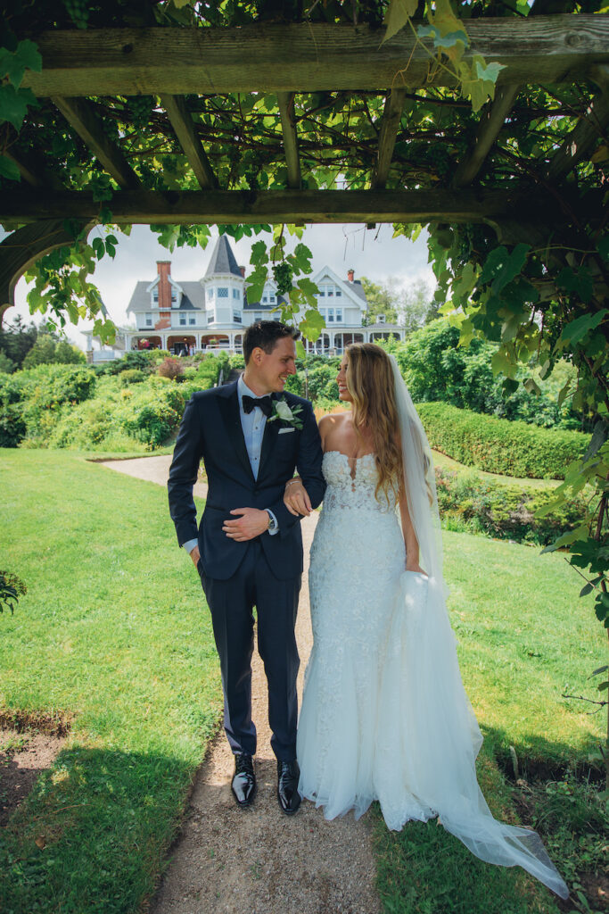 True blue a pretty outdoor wedding in Ontario Today's Bride