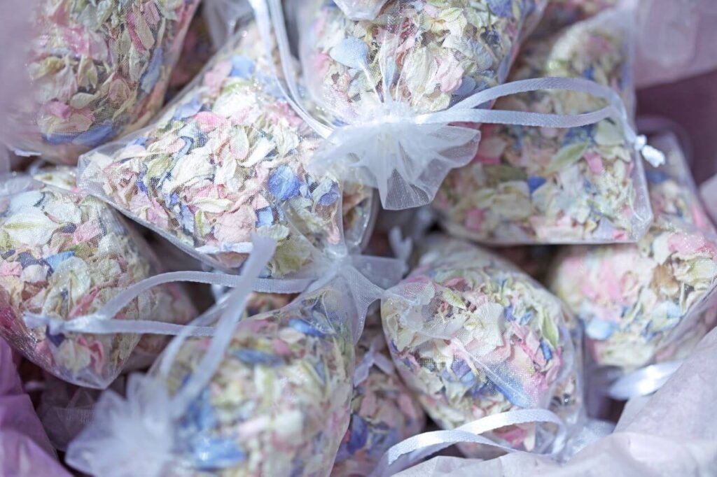 Aromatherapy-inspired wedding favours your guests will love