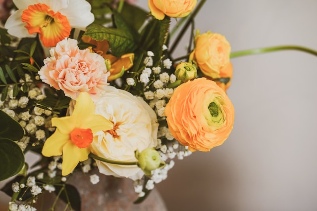 orange ranunculus wedding bouquet - fall wedding flowers