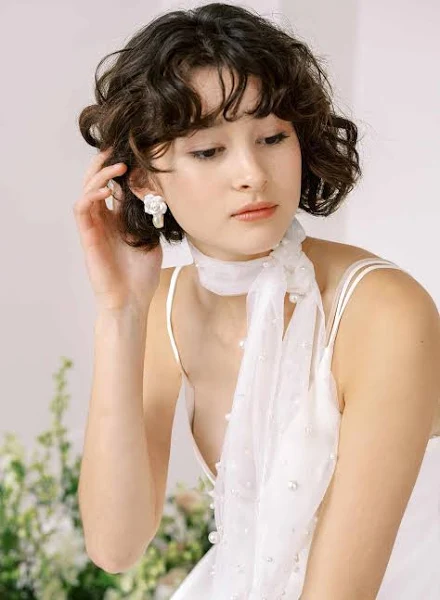 bridal accesory trends demure neck scarf