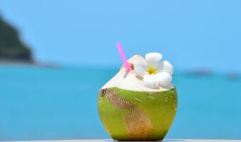 sustainable weddings in Punta Cana with coconut cocktails