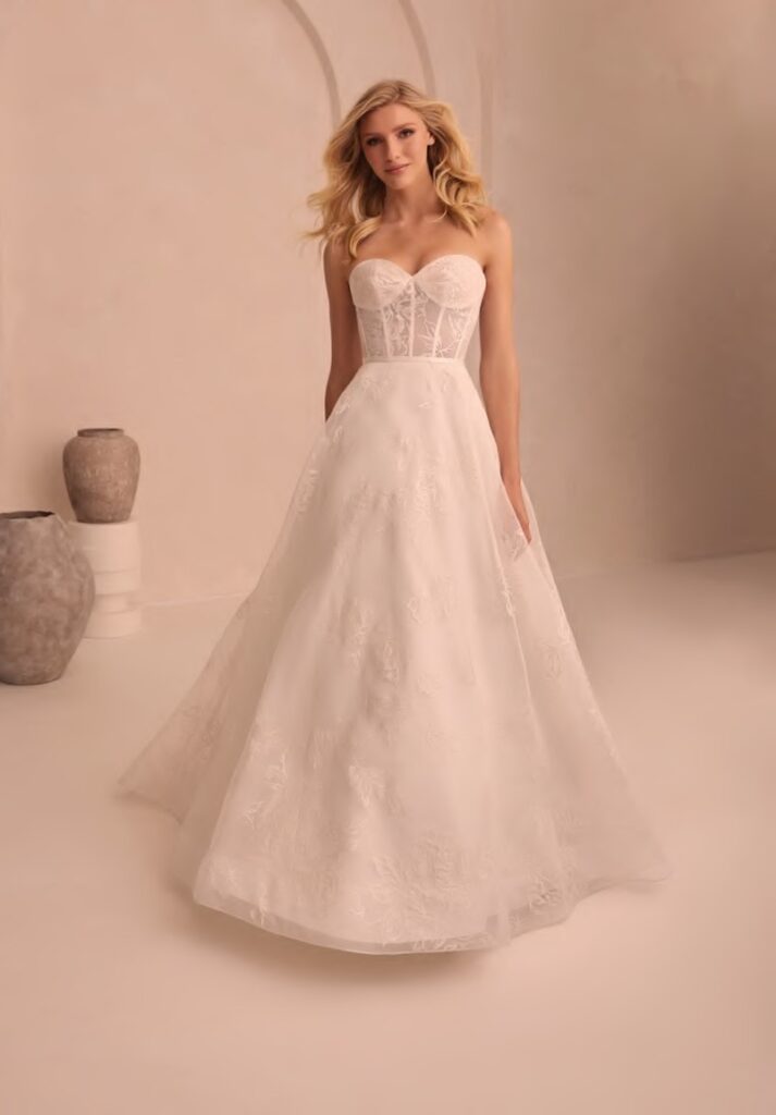 beautiful aline wedding dress by Mikaellla bridal trends