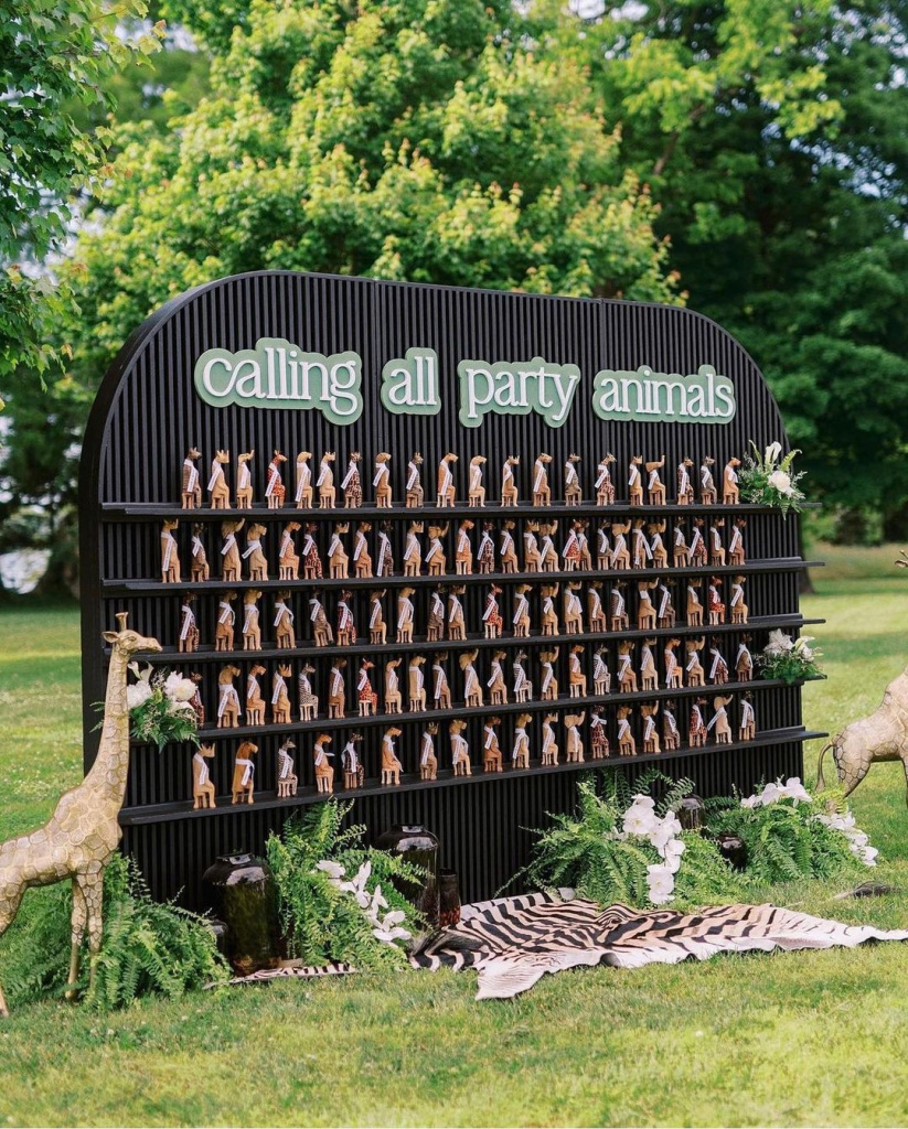 Safari wedding seating chart idea