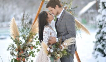 snowy boho wedding with beautiful winter wedding flowers