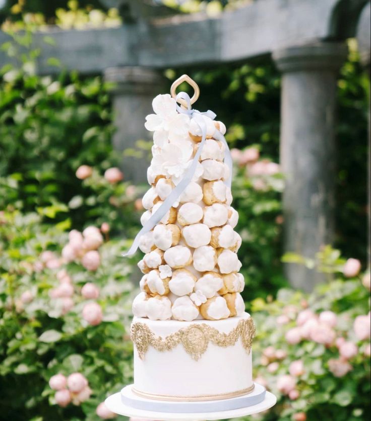 unbelievable wedding cake trends Croquembouche