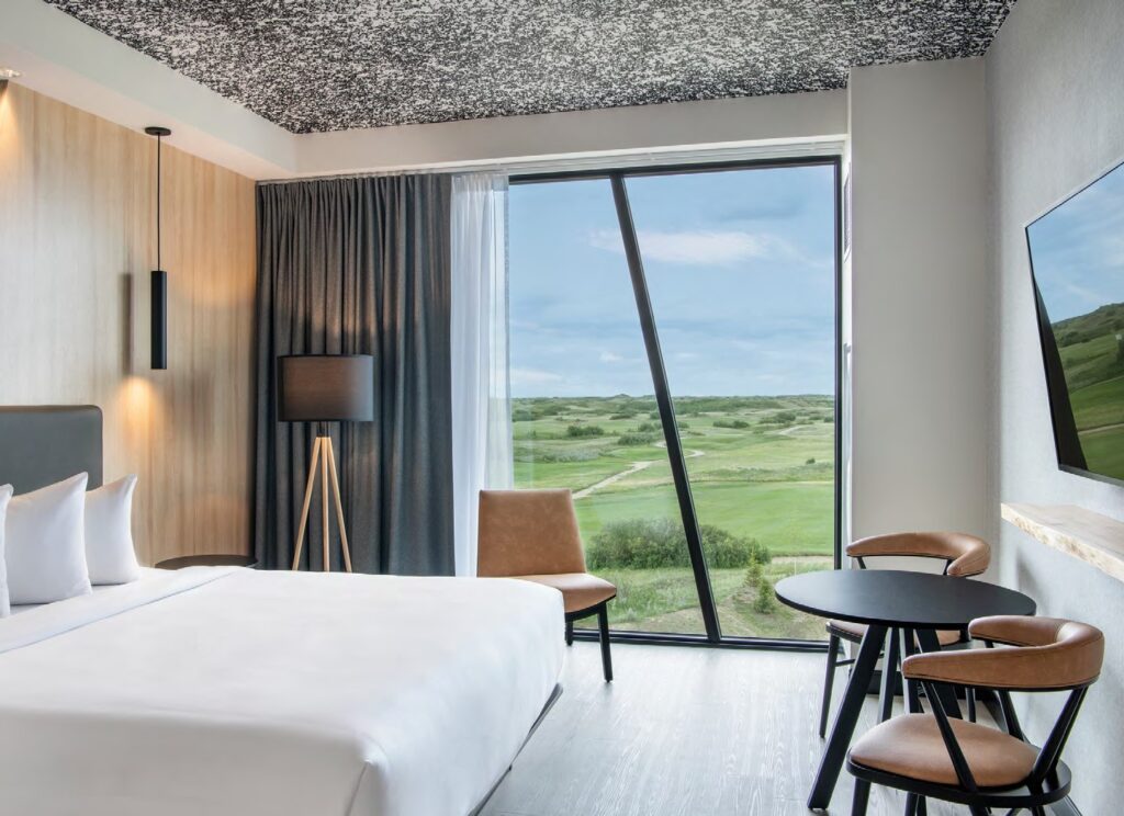 guest room accommodations at Dakota Dunes Resort wedding locations