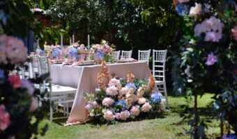 meadow-style wedding table with clustered wedding flowers