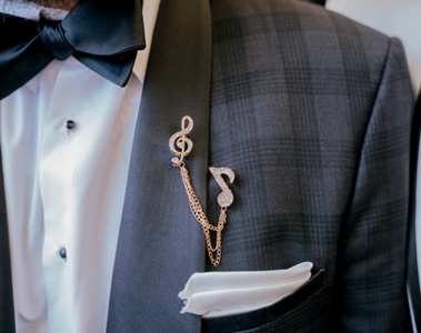 groom lapel chain with musical notes for Motown-inspired wedding