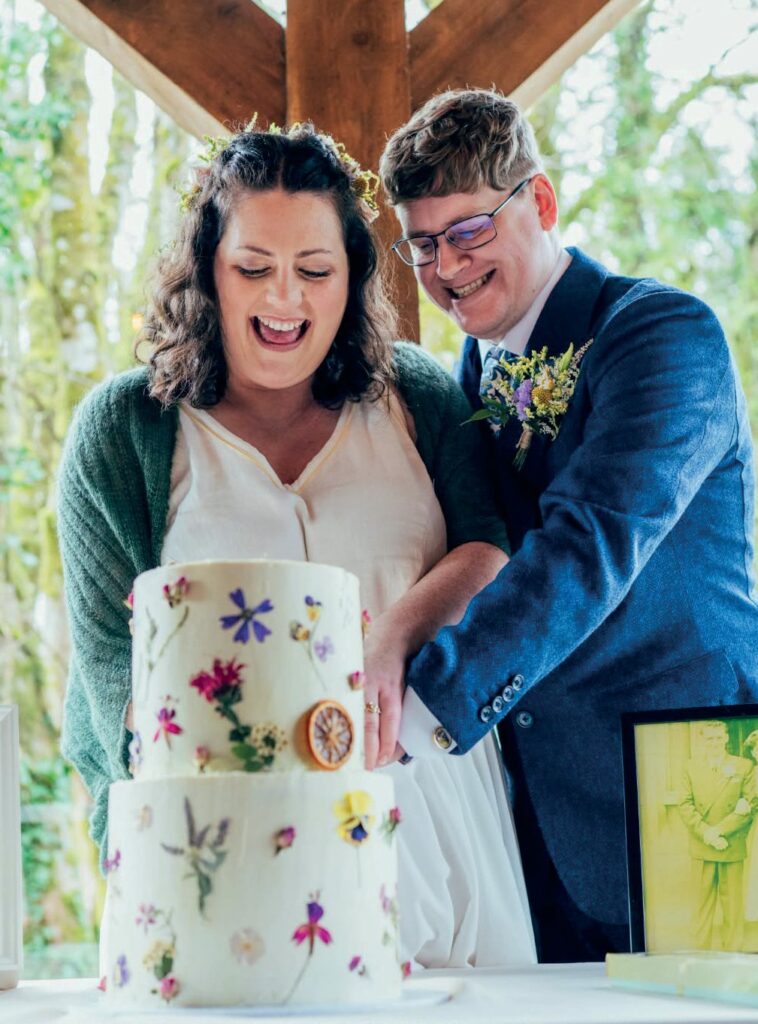 claire and mark irish heritage wedding cake cutting
