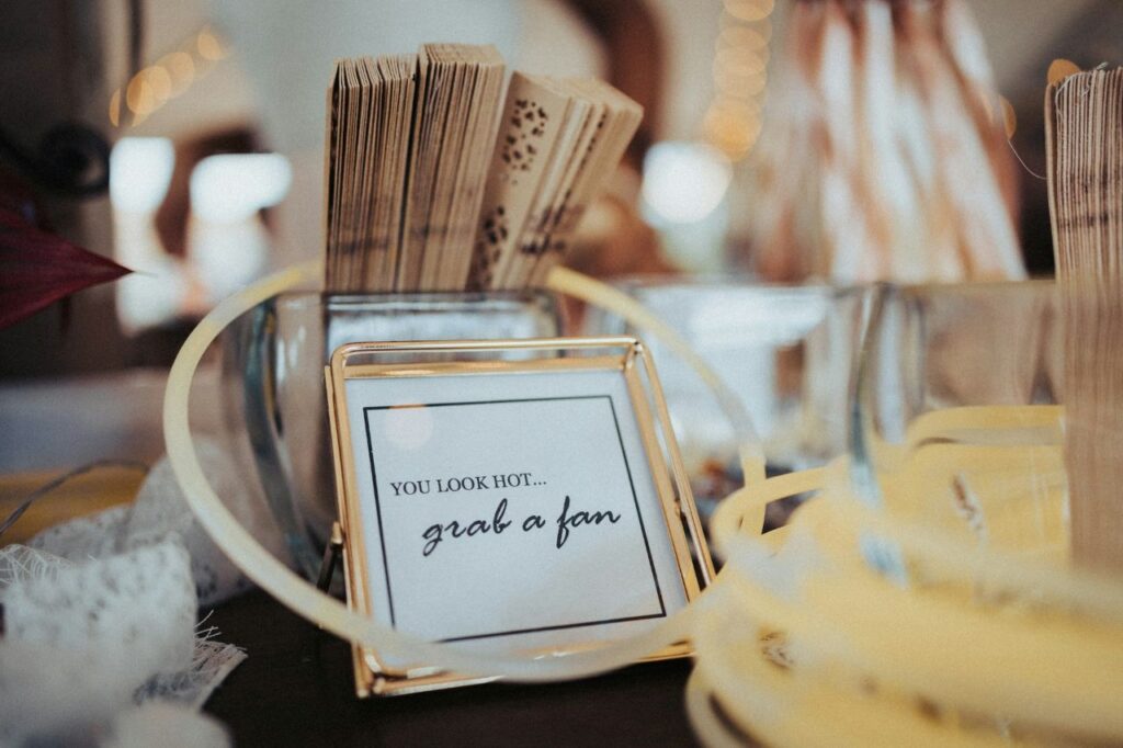 wedding fans to maximize guest experience
